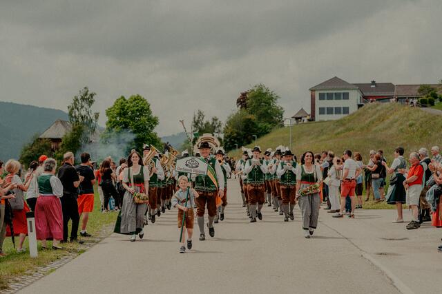 Die Dorfmusik Wölting marschierte auf. | Foto: DerPlotti