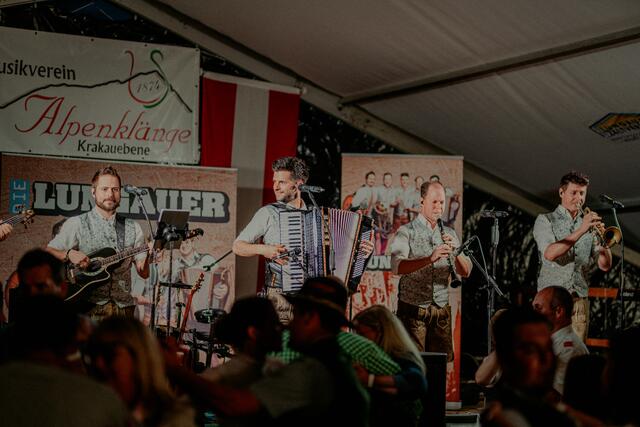 Am Samstagabend sorgten "Die Lungauer" für beste Stimmung im Festzelt. | Foto: DerPlotti