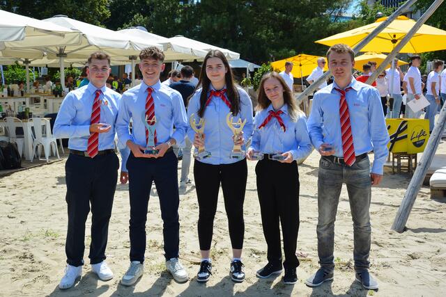 Fabian Schuster, Daniel Löschenberger, Nela Avdibegovic, Annalena Roider und Stefan Huber. | Foto: Stiwa