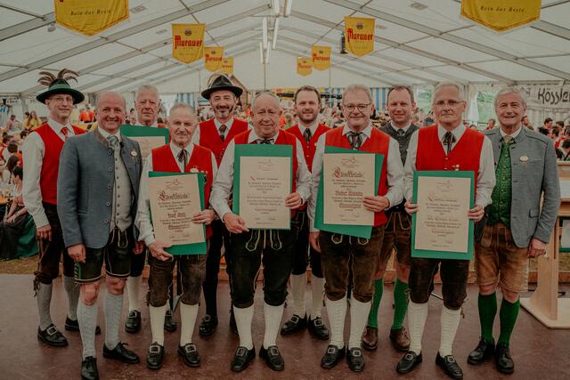 Im Zuge des Jubiläumsfestes wurden fünf Musiker zu Ehrenmitgliedern ernannt. | Foto: DerPlotti