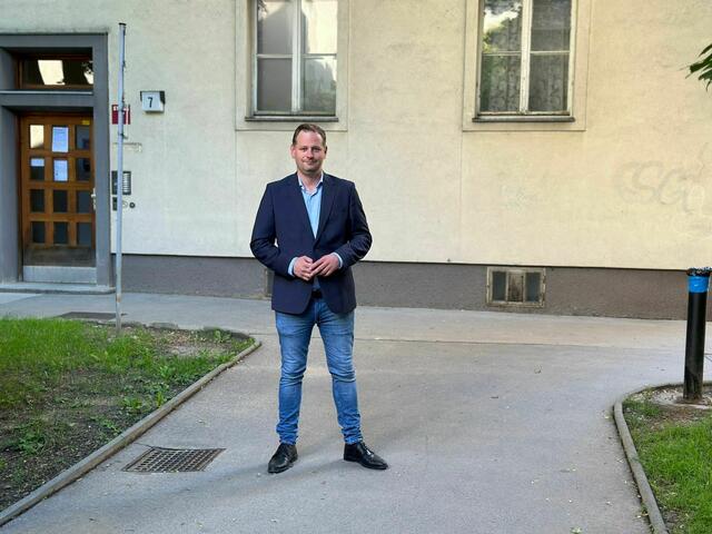 Klemens Resch (FPÖ) will die Bewohnenden unterstützen und stellt in der Bezirksvertretung einen Antrag für eine Sanierung der Gemeindebauten.  | Foto: FPÖ Döbling