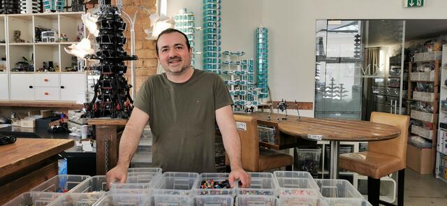 Seit nunmehr sieben Jahren betreibt Manfred Schmelzer das LEGO-Fachgeschäft Brixx. | Foto: Martin Zimmermann