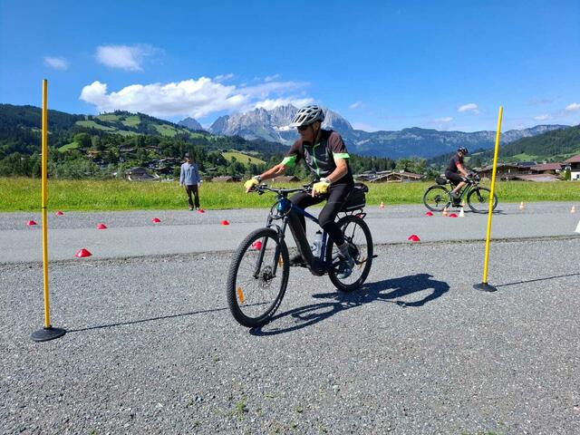 Bei den Energie-Aktionstagen fand ein E-Bike-Training statt. | Foto: Klimabündnis
