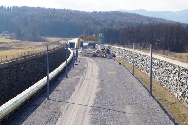 Seit 2009 ist am Ostportal des Koralmtunnels auf steirischer Seite gearbeitet worden. | Foto: NearEMPTiness, CC BY-SA 4.0, via Wikimedia Commons