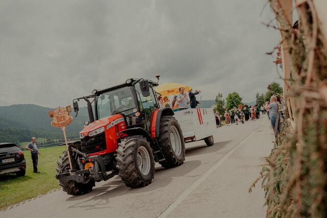 Beim Festumzug mit einem Festwagen beteiligt hat sich auch der ÖKB Krakauebene. | Foto: DerPlotti