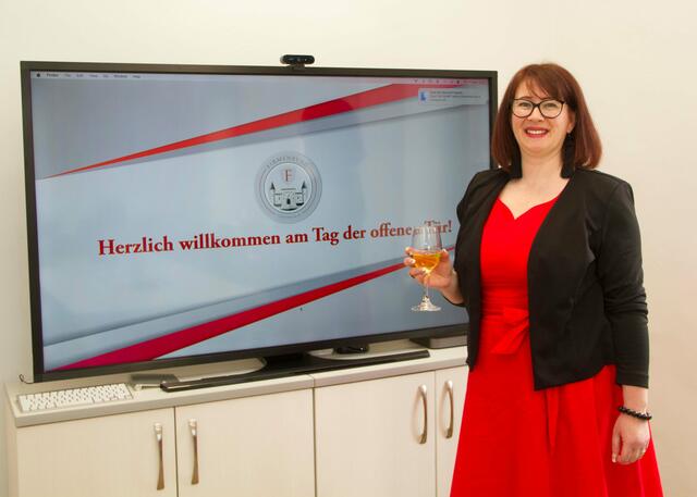 Susi und Balázs Lochuk luden zum Tag der offenen Tür in die Firmenburg in Stadtschlaining ein.  | Foto: Peter Seper