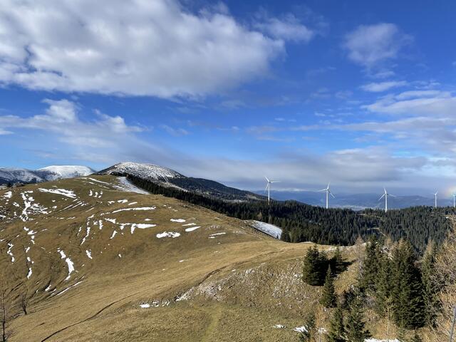 Aussicht vom Brandkogel in Richtung Gaberl-Windräder. | Foto: RegionalMedien