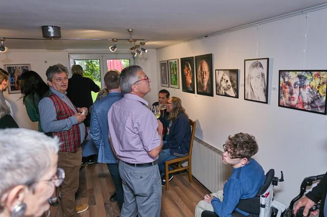 Im Gasthaus Klaus Werner sind derzeit Fotografien von Ossy Hager, Anna Breyer, Kurt Pieber, Reinhard Petz und Ernst Breitegger zu sehen. | Foto: Michael Schmidt