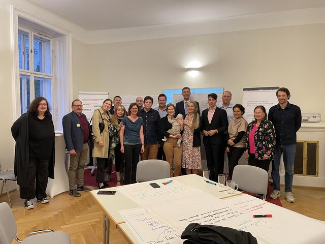 Mehr Geld für die Agenda Innere Stadt. Diese hat erst kürzlich einen Bürger:innen-Rat für mehr politischer Partizipation von Bewohnerinnnen und Bewohnern organisiert. | Foto: Teischl/RMA