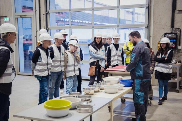 Binder+Co gilt als einer der Top-Arbeitgeber der Region Gleisdorf. Im Zuge der "Langen Nacht der Karriere" konnten Besucher hinter die Kulissen des Unternehmens blicken. | Foto: Binder+Co/Jakob hanner