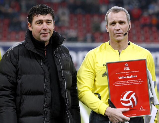 Stefan Messner mit Ehrung bei seinem letzten Bundesligaspiel | Foto: GEPA pictures