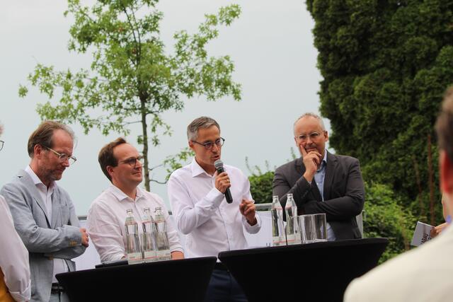 Gesprächsrunde im Zuge der Eröffnung. Am Wort: Habau-CFO Michael Mayer-Schütz. | Foto: BRS/Köck
