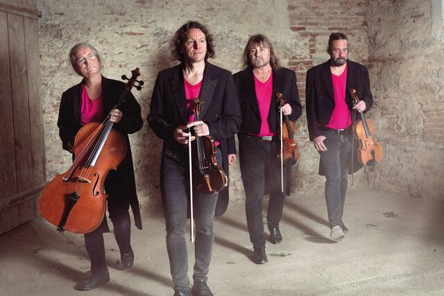 Jeden Dienstag in den Monaten Juli und August verwandelt sich der prächtige Arkadenhof des Linzer Landhauses in eine Open-Air-Bühne. Zu Gast ist etwa das Spring String Quartet. | Foto: Anna Wirth