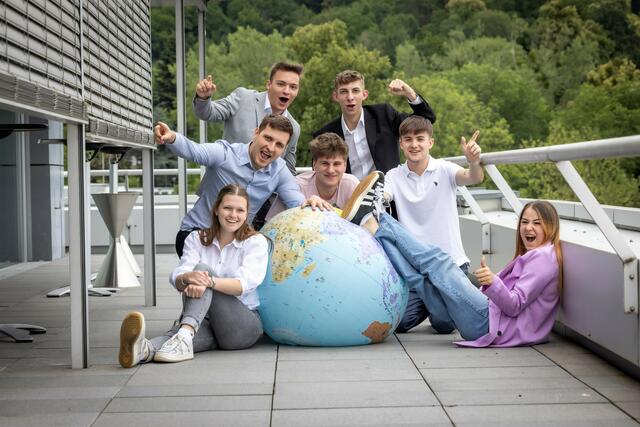 Die sieben Kandidatinnen und Kandidaten: Jana Ebner, Alexander Fischer, Nicolas Reisinger, Raphael Karner, Sieger Paul Zadravec, Tobias Guttera und Emily Prentner (v.l.) | Foto: Helmut Lunghammer