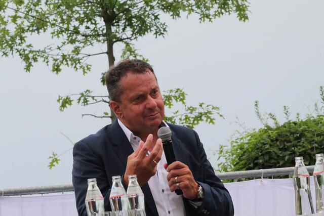 Pergs Bürgermeister Anton Froschauer in seiner Rede. | Foto: BRS/Köck