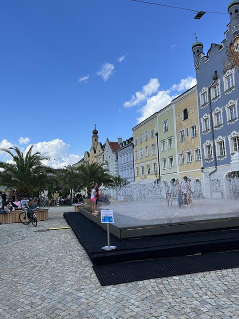 Die mobile "PlayFountain" sorgt auf einer Fläche von rund hundert Quadratmetern ab 7. August für Abkühlung am Martin-Luther-Platz. | Foto: Stadt Linz/Ice World GmbH