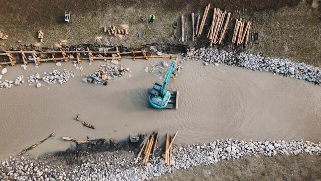 Ein weiterer Uferabschnitt des Liesingbaches wurde zur Naturoase umgestaltet. Aufgrund der Arbeiten zur Renaturierung ist eine Teilsperre des Hochwasserrückhaltebeckens "Inzersdorf 1" notwendig. | Foto: Enjoythesoup