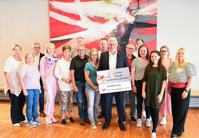 Projektgruppe "Familienfreundliche Gemeinde" mit Bürgermeister Thomas Steiner | Foto: Eisenstadt