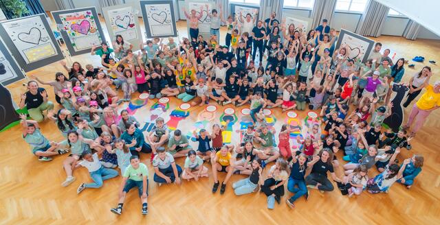 Am 16. Kindergipfel beteiligten sich 135 Kinder aus insgesamt 18 steirischen Gemeinden, um gemeinsam über Kinderrechte und Teamgemeinschaft zu debattieren.  | Foto: Kindergemeinderat Eibiswald