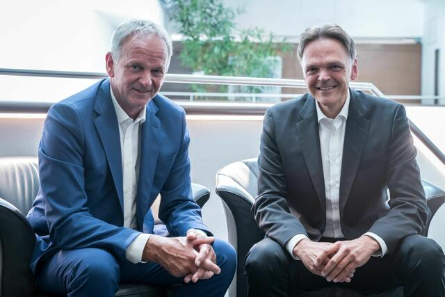 Initiative zur Stärkung der finanziellen Nahversorgung – (v.l.) Vorstandsdirektor Klaus Felderer und Vorstandsdirektor Otto Dialer über aktuelle Projektschwerpunkte. | Foto: M. Pircher