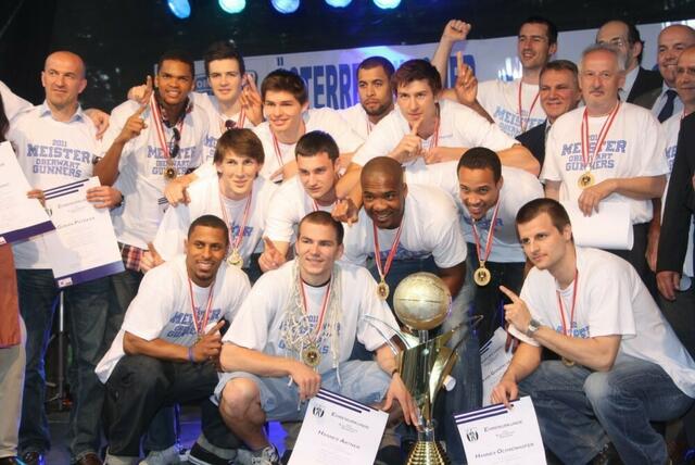 Die Gunners holten 2011 ihren ersten Meistertitel in der Basketball Bundesliga. | Foto: Michael Strini