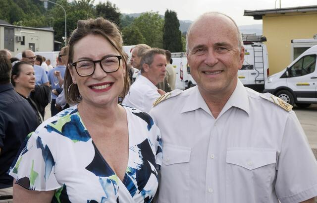 Bürgermeisterin Elke Florian mit Tüpl-Kommandant Manfred Hofer. | Foto: Walter Schindler