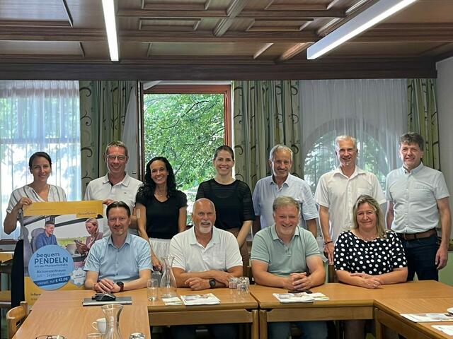 Vorstandssitzung der Regionalplanungsgemeinschaft,  v.l.n.r. (ohne Titel) hinten: Barbara Zöchbauer, Anton Hackner, Julia Franta, Nadine Macheleidt-Pfeifer, Franz Singer, Michael Stras-ser, Herbert Winter, vorne: Rainer Handlfinger, Kurt Wittmann, Wolfgang Grünbichler, Sabine Moser | Foto: Regionalplanungsgemeinschaft