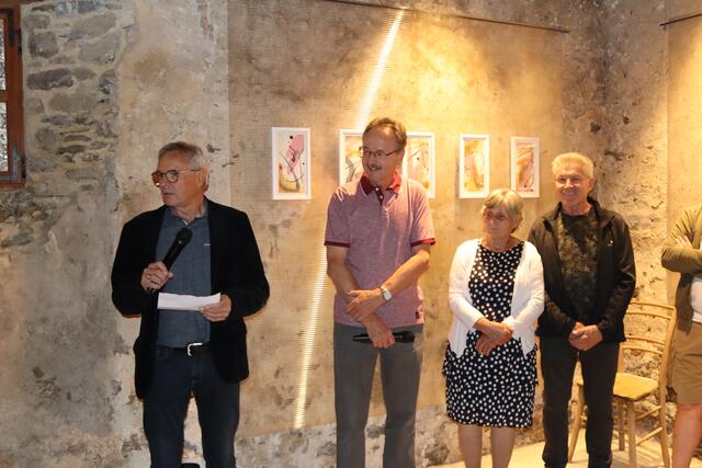 Lobende Worte kamen vom Künstlerfreund Christian Spiß sowie Museumsvereins-Obmann Dr. Walter Stefan.  | Foto: Elisabeth Zangerl