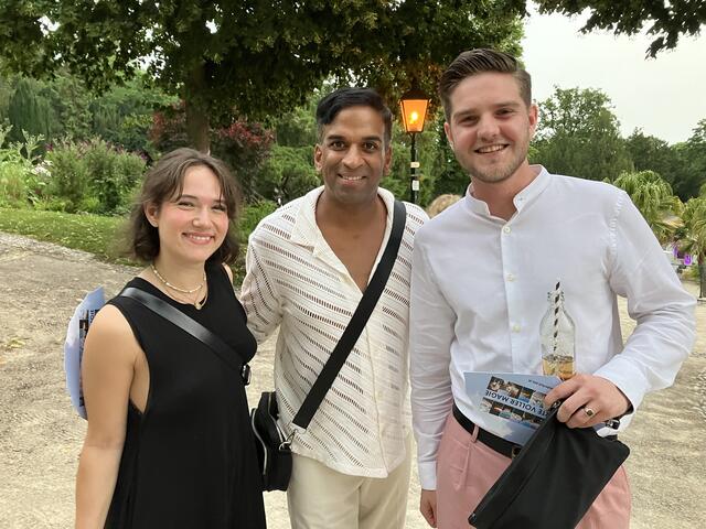 Ramesh Nair (Mitte) in Begleitung | Foto: Stockmann