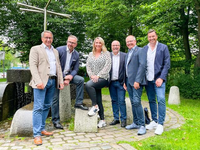 Auf Exkursion (v. l.): Johannes Schmid, Helmut Linhart, Kerstin Weber, Kurt Riemer, Bernd Osprian und Jochen Bocksruker | Foto: Kampus