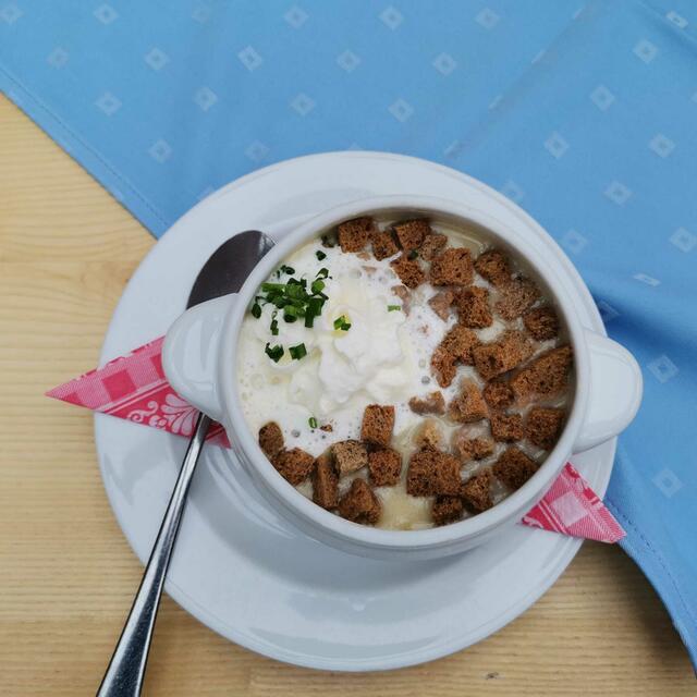 Knoblauchsuppe auf dem Hauser Kaibling. 
