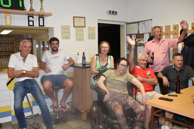 Auch in Deutsch Schützen gab es ein Public Viewing am Sportplatz. | Foto: Michael Strini