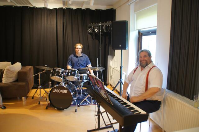 Paul und Klaus Bergmaier sorgten für jazzig-rockige Untermalung.