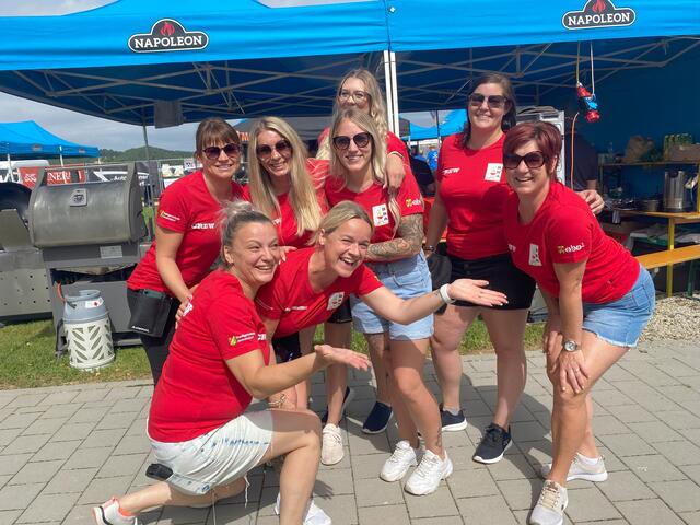 Das Grill-Team aus Jennersdorf in Festlaune. | Foto: Anna Kaufmann