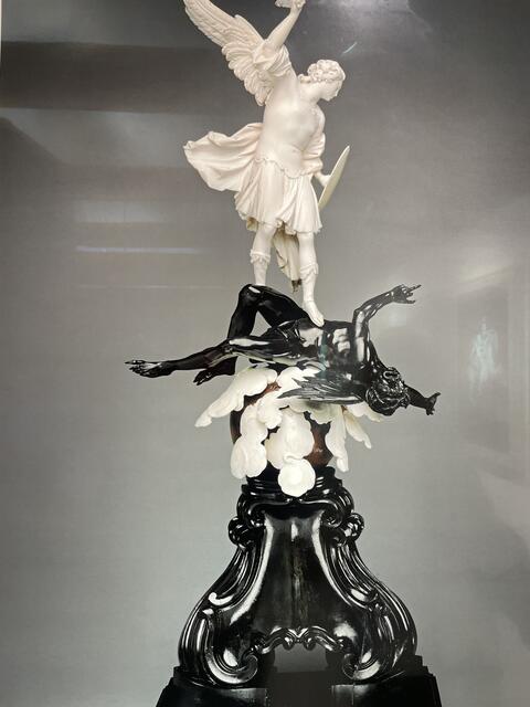 Bereits in sehr jungen Jahren hat Johann Schnegg diese rund 70 Zentimeter große Figur des Erzengels Michael mit Luzifer erzeugt, die nun im Kunsthistorischen Museum zu bewundern ist.