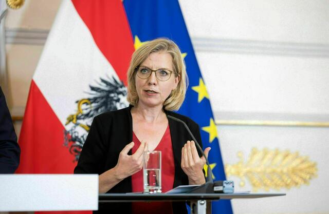 Die Zustimmung zum Renaturierungsgesetz von Leonore Gewessler (Grüne) sieht er als Fehler.  | Foto: BKA/Christopher Dunker