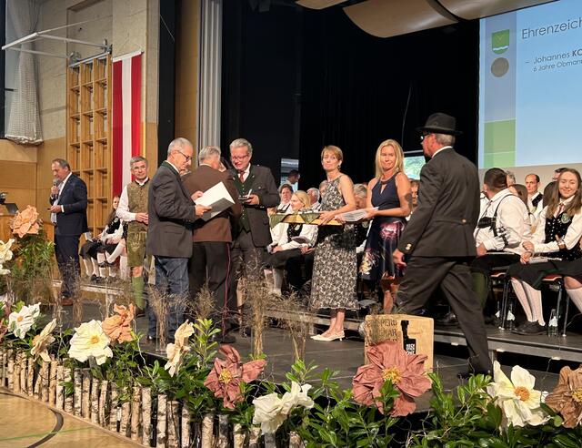 Ehrenzeichen wurden in Bronze, Silber und Gold vergeben.  | Foto: RegionalMedien