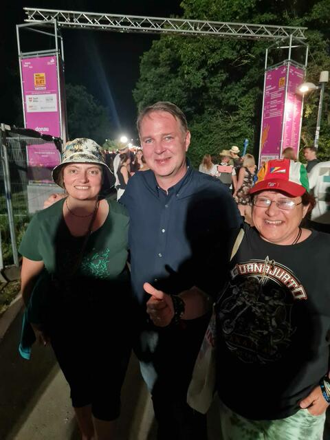 Andreas Babler in der Zwickmühle:Kein Taschenascher dabei!