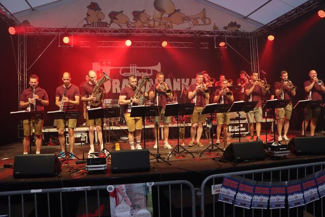 Die österreichische Band Brassaranka sorgte am Samstagabend für eine Topstimmung im Festzelt. | Foto: Markus Bäumler/zema-medien.de