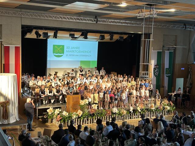 Der Kinderchor der Volksschule und Mittelschule St. Peter a.O. | Foto: RegionalMedien