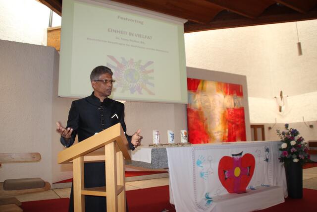 Tomy Mullur skizzierte in seinem viel beachteten Festvortrag die Notwendigkeit der gemeinsamen Kraft christlicher Religionskulturen im Lichte der stürmischen Weltsituation.