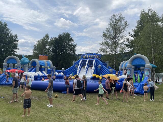 Was es da nicht alles gab so wie diese aufblasbare Rutschkombination. | Foto: Almer