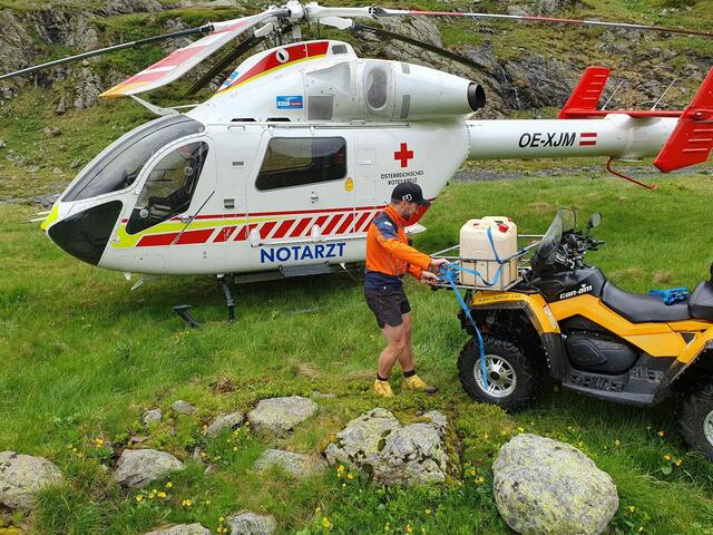 Der Notarzthubschrauber "Martin 1" musste betankt werden. | Foto: Bergrettung Tamsweg/Kocher