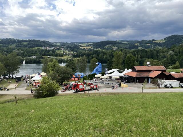 Mehr als 4.000 Gäste wollten sich die Eröffnung des Sees nicht entgehen lassen. | Foto: Almer