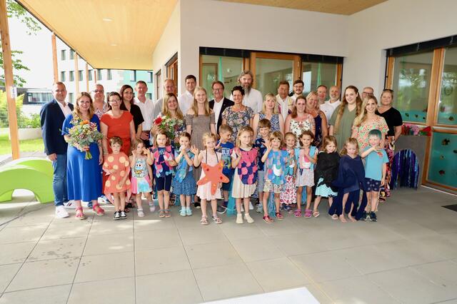 Freude bei Kindern und Verantwortlichen über die gelungene Erweiterung des Davinci-Kindergartens am Ökopark Hartberg. | Foto: Alfred Mayer
