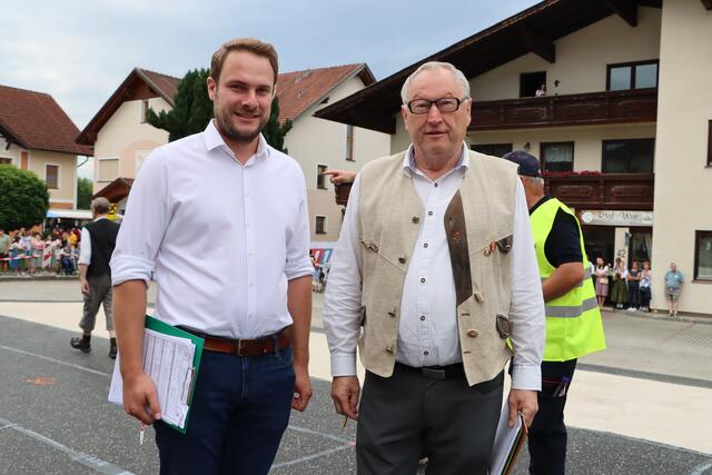 Thomas und Hermann nahmen am Samstagnachmittag die Marschwertungen vor. | Foto: Markus Bäumler/zema-medien.de