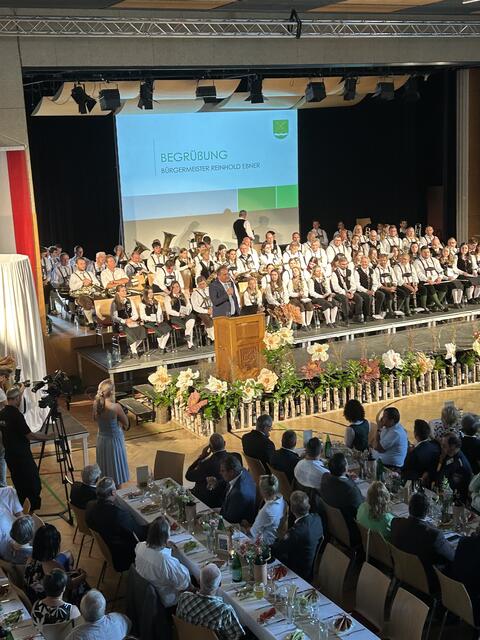 Die Begrüßungsrede von Bürgermeister Reinhold Ebner.