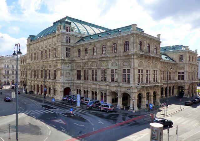 Die Wiener Staatsoper soll eine Photovoltaikanlage bekommen. Die Paneele werden nur aus der Vogelperspektive sichtbar sein. | Foto: Christa Posch