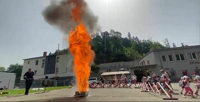 Feuer übt auf Kinder eine ganze besondere Faszination aus. | Foto: FF Kapfenberg-Diemlach