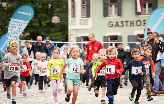 Auch die Jüngsten waren mit Feuereifer dabei | Foto: Sparkasse